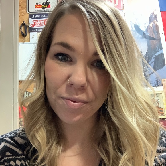 Meet your Posher, Chelsey - Picture 3 of 3